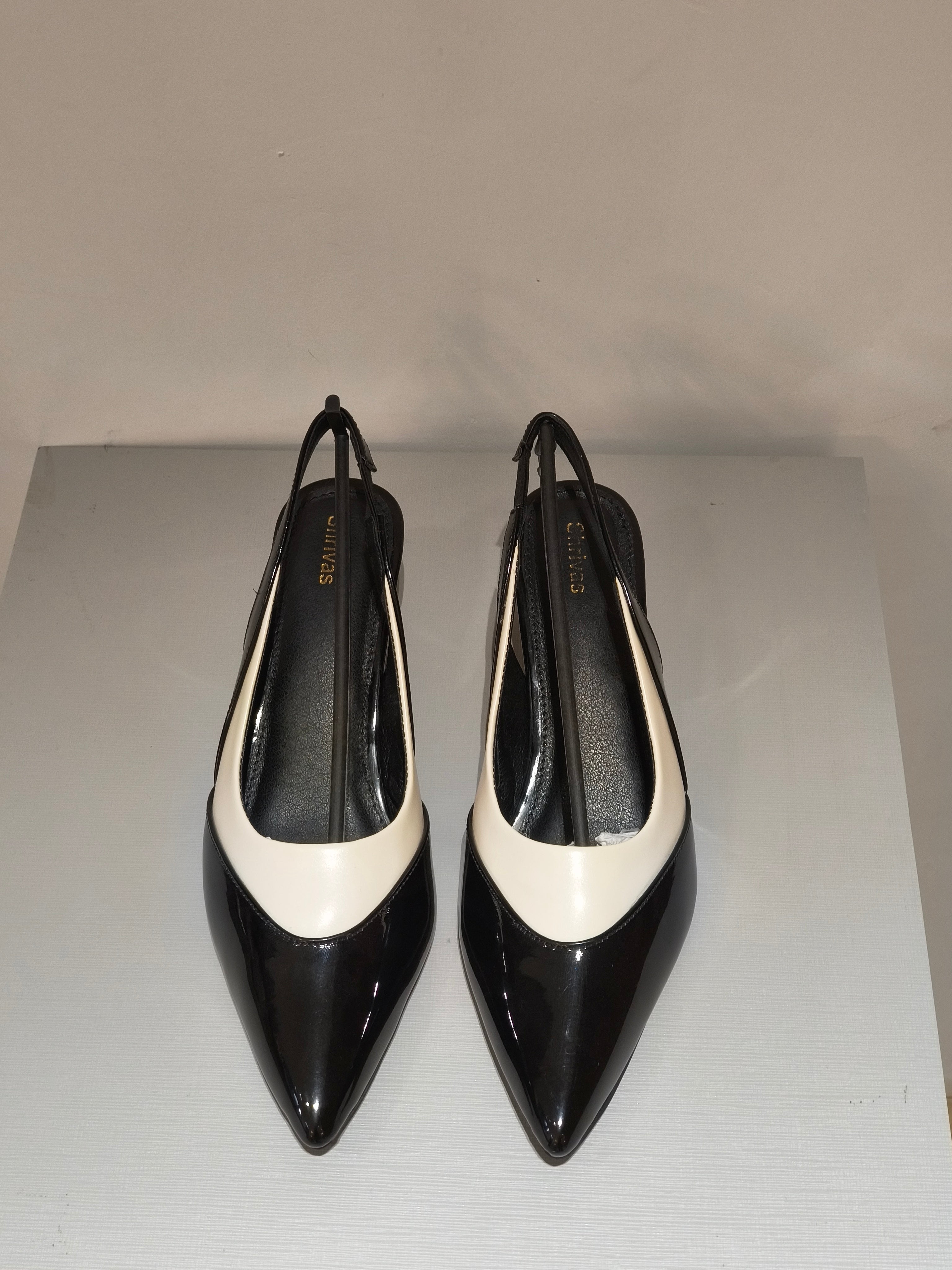 Arian - Black & Cream