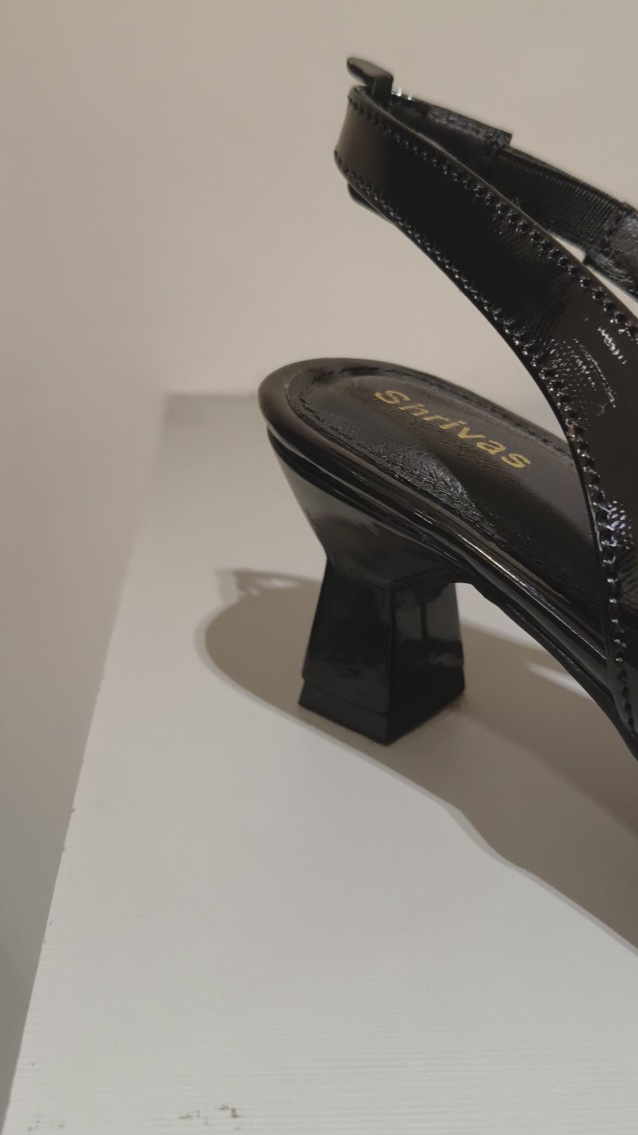 Arian - Black & Cream