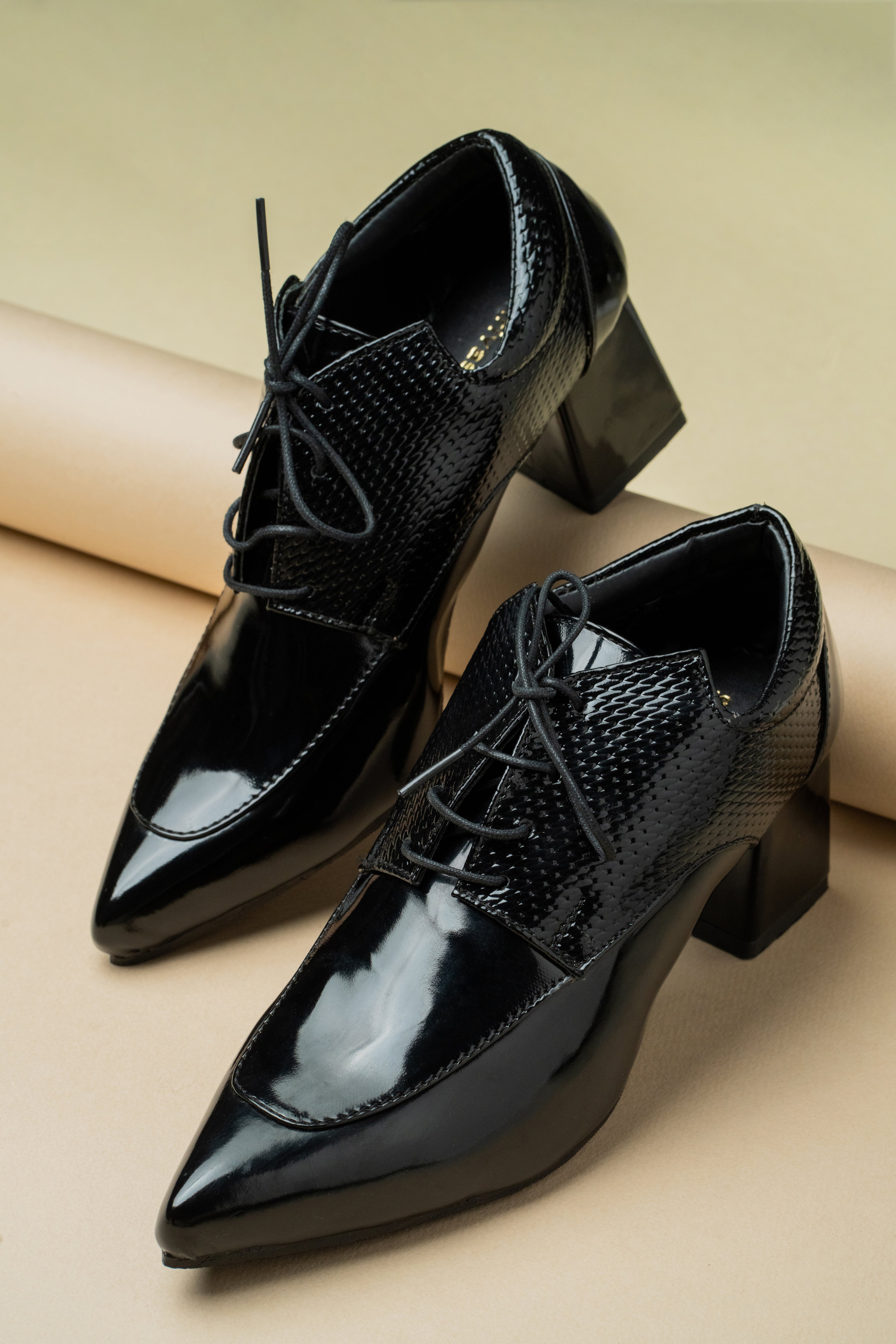 Diana - Black patent